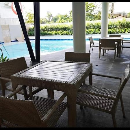 One Spatial Two Bedroom Condominium Unit With Pool And Gym Free Netflix And Wifi Iloilo City Exteriör bild