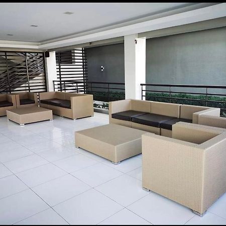 One Spatial Two Bedroom Condominium Unit With Pool And Gym Free Netflix And Wifi Iloilo City Exteriör bild