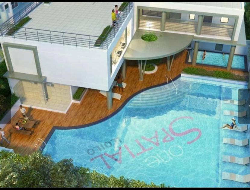 One Spatial Two Bedroom Condominium Unit With Pool And Gym Free Netflix And Wifi Iloilo City Exteriör bild