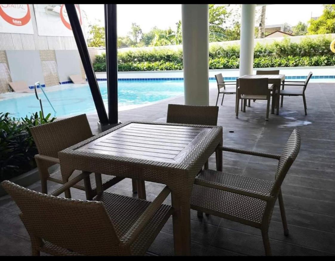 One Spatial Two Bedroom Condominium Unit With Pool And Gym Free Netflix And Wifi Iloilo City Exteriör bild